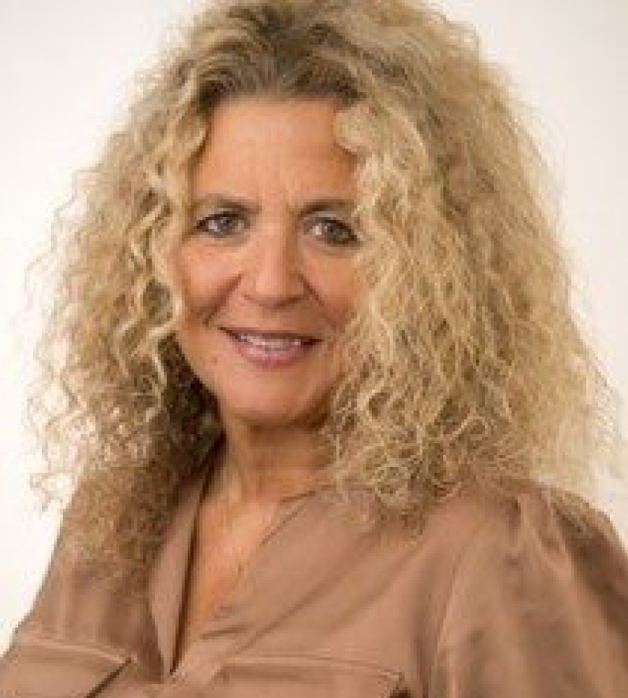 Carrie Niesman